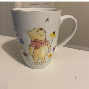 Disney Winnie the Pooh Coffee Mug with Flowers‎ and Bee Gold Rim